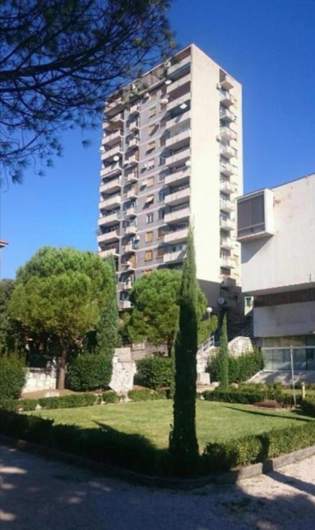 Guver Balcony & Garage Apartment