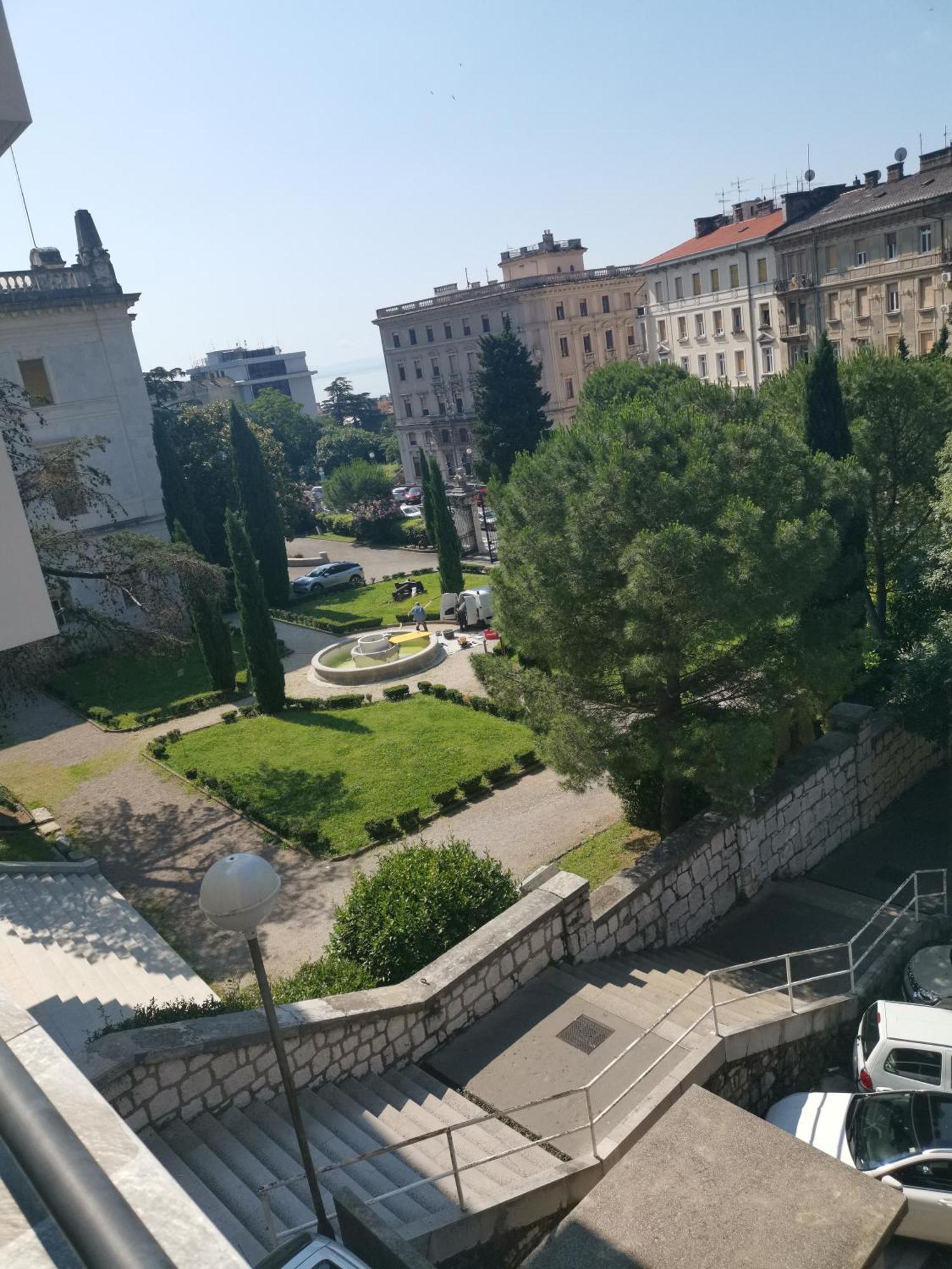 Guver Balcony & Garage Apartment Rijeka